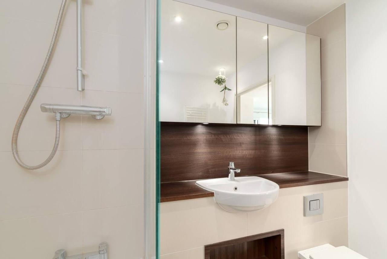 Joivy Lovely Studio Flat With Terrace In Southeast Londres Exterior foto